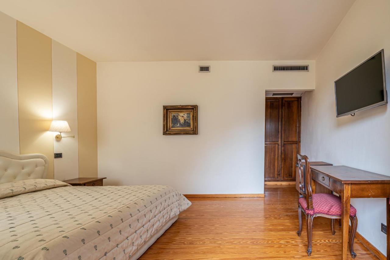 Locanda La Posta Cavour Екстериор снимка