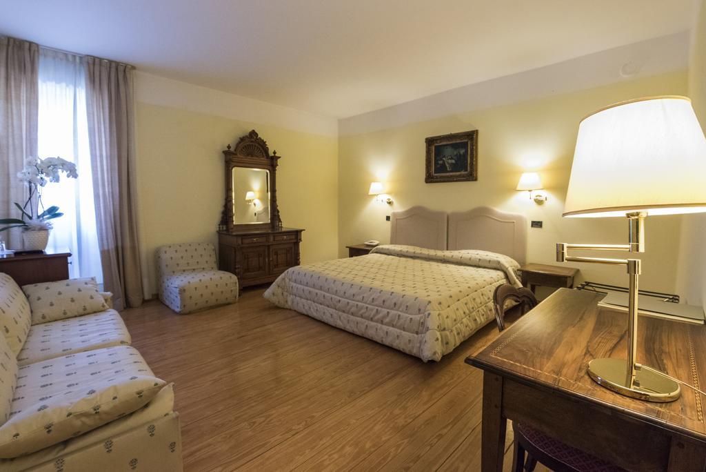 Locanda La Posta Cavour Екстериор снимка