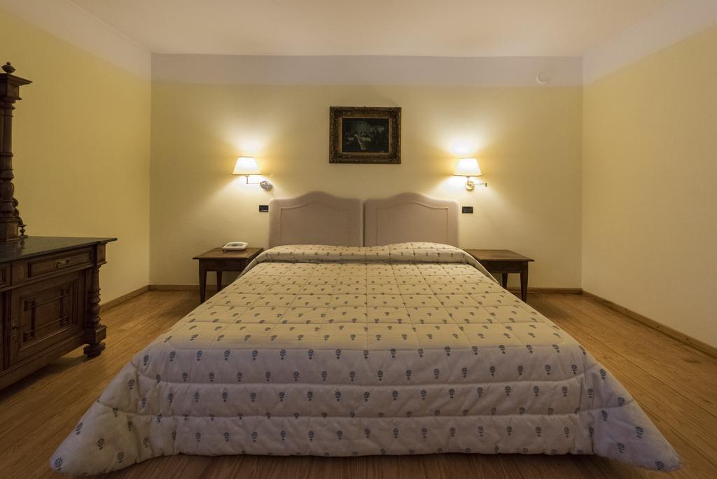 Locanda La Posta Cavour Екстериор снимка